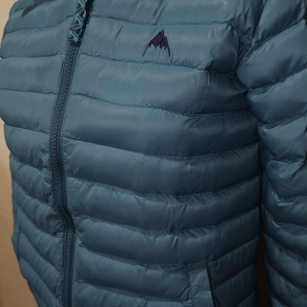 Teal Puffer Jacket With Patterned Collar Lining - image 4